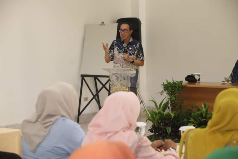 IMTEK : Sekda Kabupaten Sukabumi, Ade Suryaman membuka acara Bimtek Keprotokolan dan Public Speaking Kabupaten Sukabumi di Hotel Pangrango Sukabumi, Jumat (4/10)