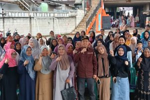 Warga Loasari Curhat Infrastruktur dan Honor DKM Saat Reses Iyus Yusuf