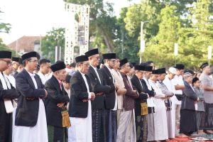Salat Idulfitri di Lapang Merdeka Sukabumi Berlangsung Khusyuk, Wali Kota Ajak Perkuat Persatuan