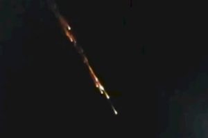 Viral Cahaya Misterius di Lampung, Diduga Sisa Roket China Terbakar di Atmosfer
